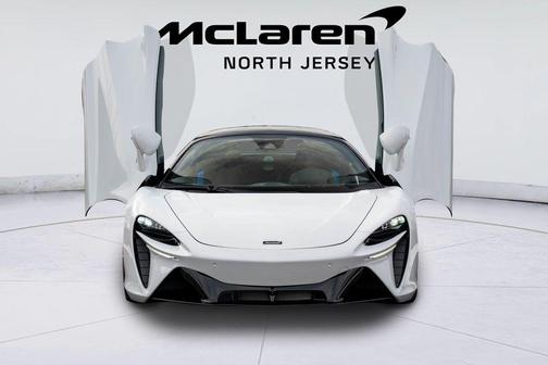 2026 McLaren Artura 