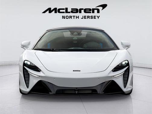 2026 McLaren Artura 