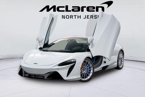 2026 McLaren Artura 