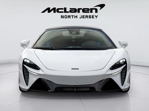 2026 McLaren Artura 