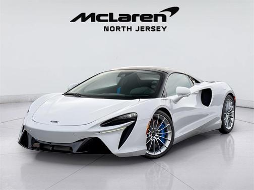 2026 McLaren Artura 