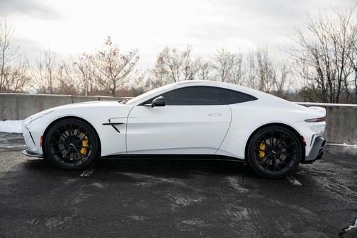 2025 Aston Martin Vantage Base