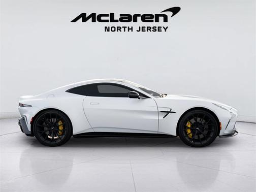 2025 Aston Martin Vantage Base