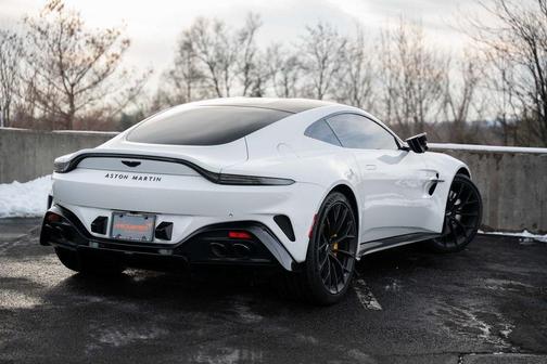 2025 Aston Martin Vantage Base