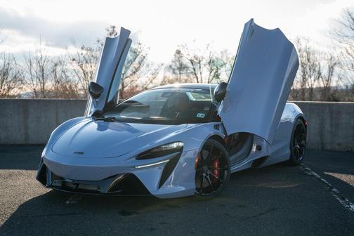 2025 McLaren Artura TechLux