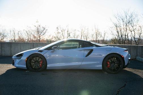 2025 McLaren Artura TechLux