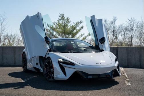 2023 McLaren Artura TechLux