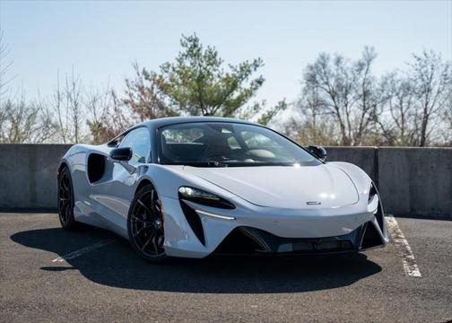 2023 McLaren Artura TechLux