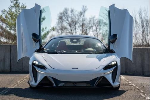 2023 McLaren Artura TechLux