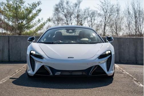 2023 McLaren Artura TechLux