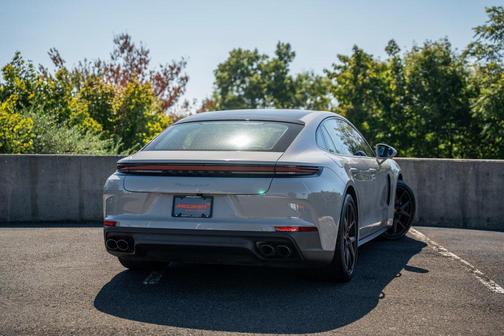 2025 Porsche Panamera 4