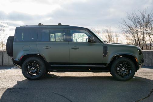 2024 Land Rover Defender 110 P400 X-Dynamic SE
