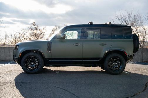 2024 Land Rover Defender 110 P400 X-Dynamic SE