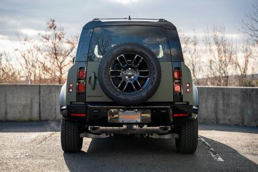 2024 Land Rover Defender 110 P400 X-Dynamic SE