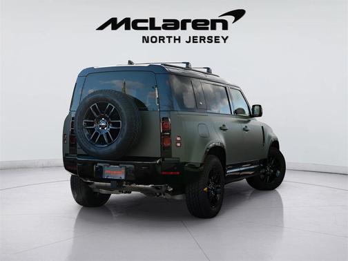 2024 Land Rover Defender 110 P400 X-Dynamic SE