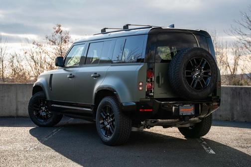 2024 Land Rover Defender 110 P400 X-Dynamic SE