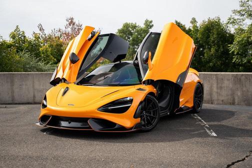 2021 McLaren 765LT Coupe