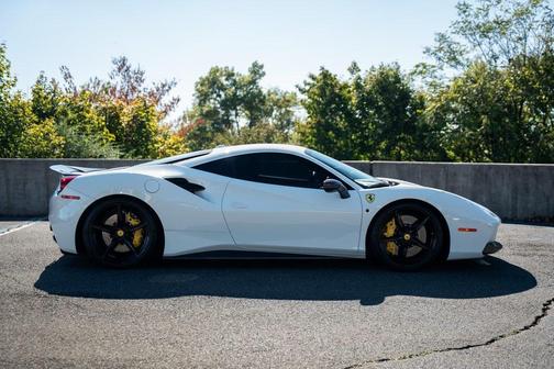 2016 Ferrari 488 GTB Base