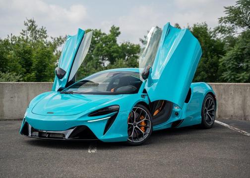 2025 McLaren Artura Performance