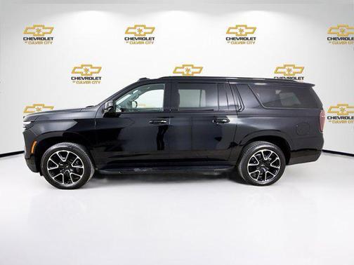 2025 Chevrolet Suburban RST