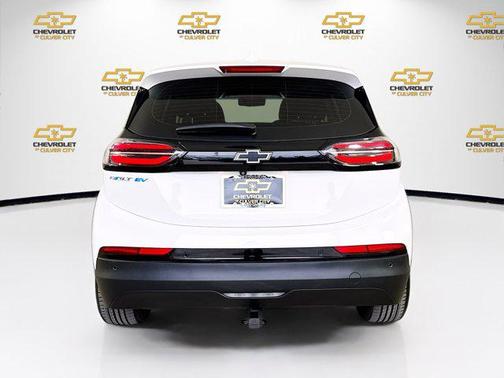 Summit White 2022 Chevrolet Bolt EV FWD 2LT