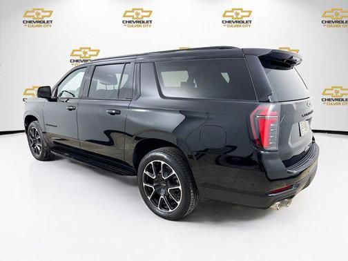 2025 Chevrolet Suburban RST