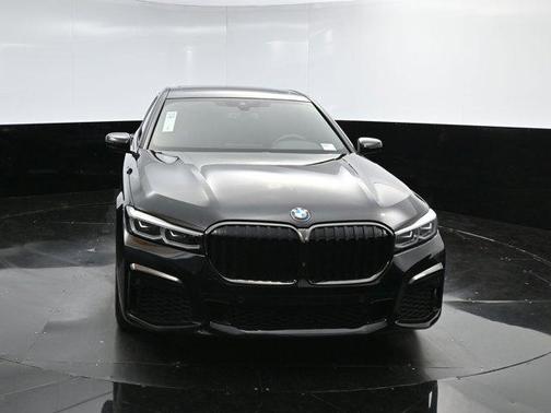 2022 BMW 740 i
