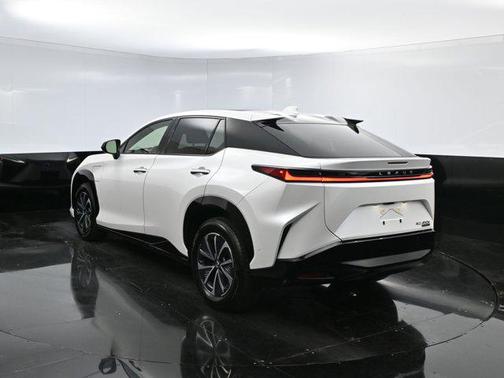 2023 Lexus RZ 450e Luxury