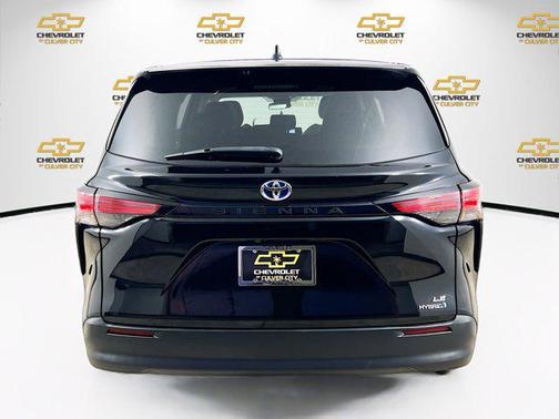 2021 Toyota Sienna LE
