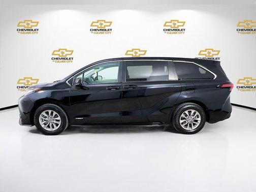 2021 Toyota Sienna LE