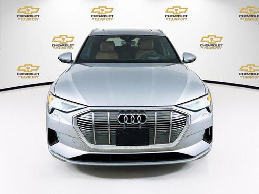 2019 Audi e-tron Premium Plus