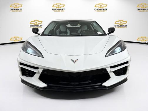 Arctic White 2022 Chevrolet Corvette Stingray w/3LT