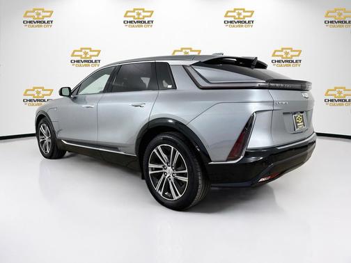 Argent Silver Metallic 2024 Cadillac LYRIQ Luxury