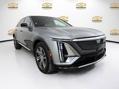 Argent Silver Metallic 2024 Cadillac LYRIQ Luxury
