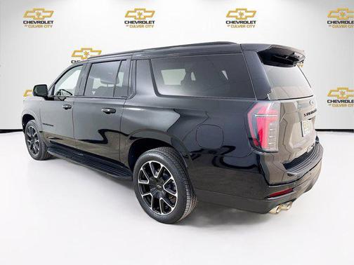 2025 Chevrolet Suburban RST