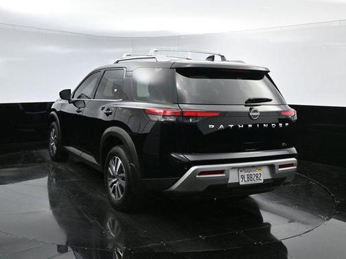 2024 Nissan Pathfinder SL FWD