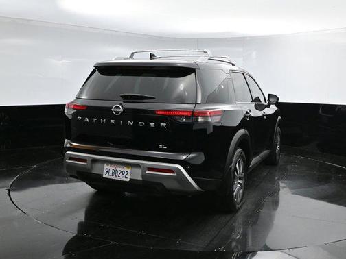 2024 Nissan Pathfinder SL FWD