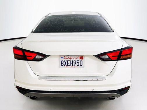 2021 Nissan Altima SR FWD