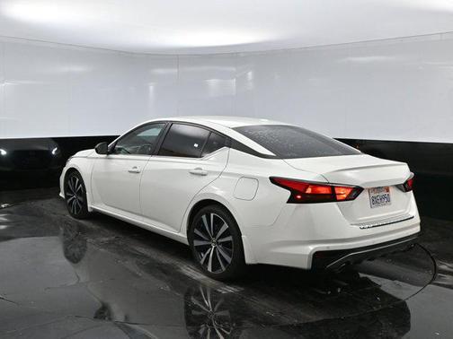 2021 Nissan Altima SR FWD