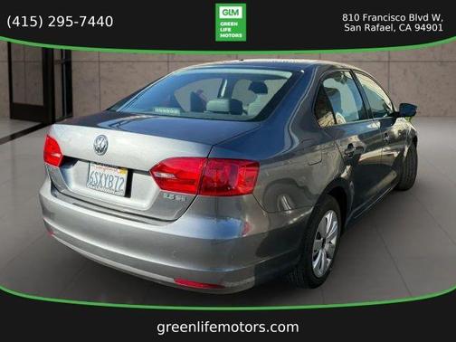 Gray 2011 Volkswagen Jetta SE