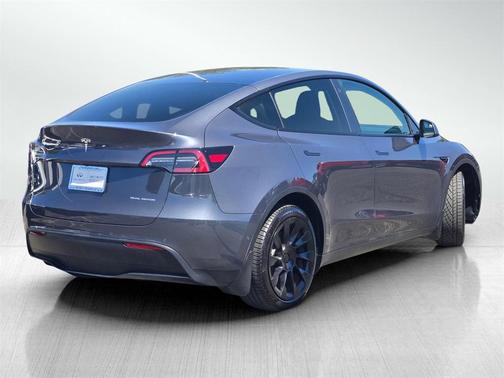 2022 Tesla Model Y Long Range Dual Motor All-Wheel Drive