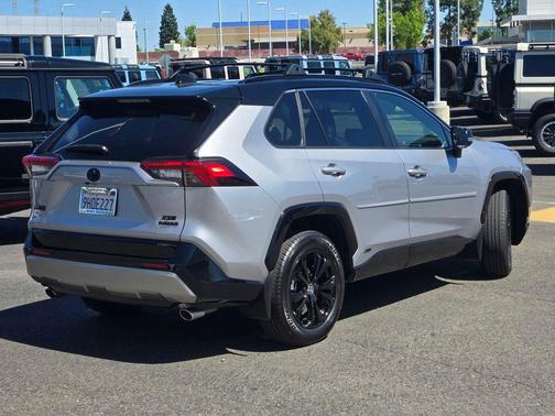 2023 Toyota RAV4 Hybrid SE
