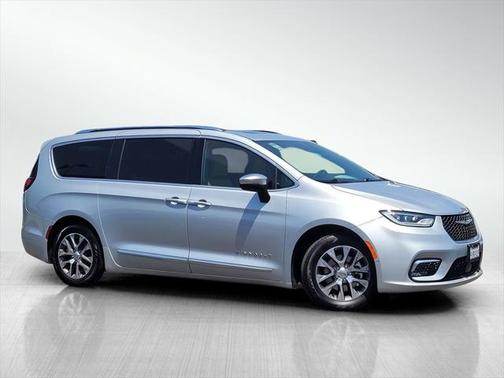 2023 Chrysler Pacifica L
