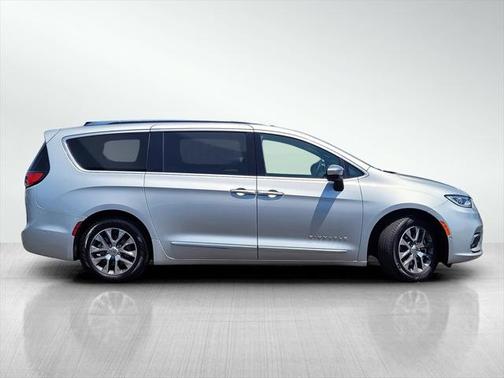 2023 Chrysler Pacifica L