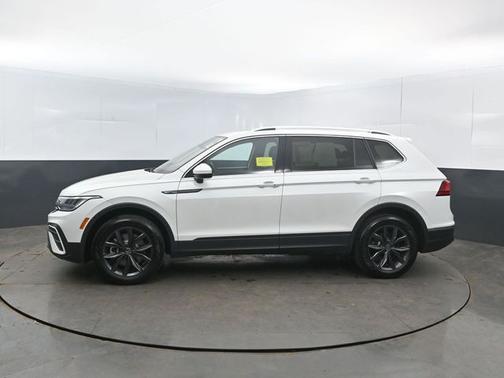Opal White Pearl Effect 2023 Volkswagen Tiguan 2.0T SE