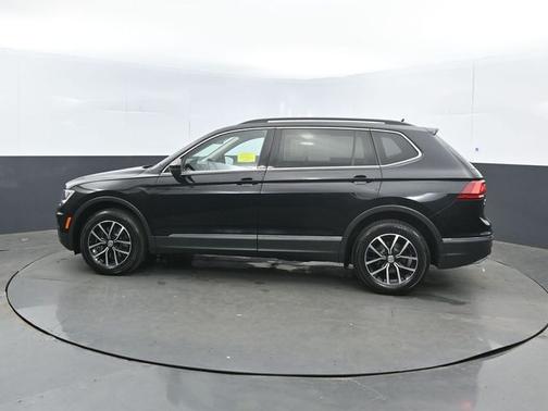 Deep Black Pearl Effect 2021 Volkswagen Tiguan 2.0T SE