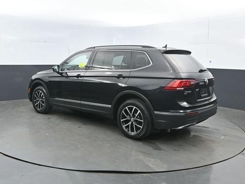 Deep Black Pearl Effect 2021 Volkswagen Tiguan 2.0T SE