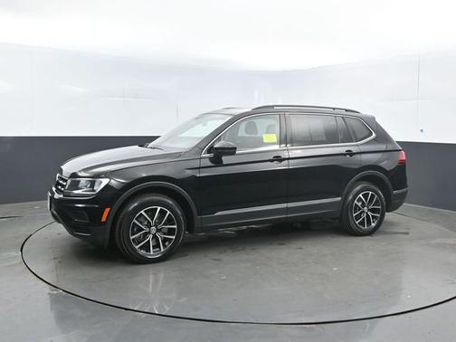 Deep Black Pearl Effect 2021 Volkswagen Tiguan 2.0T SE