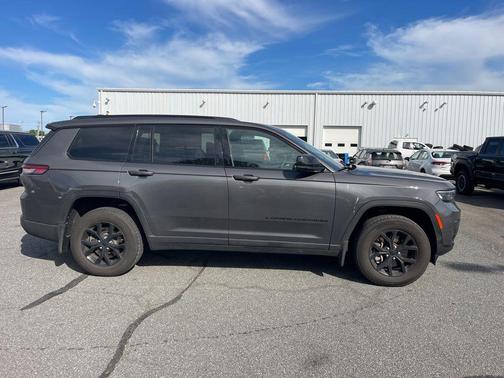 Metallic 2025 Jeep Grand Cherokee L Laredo