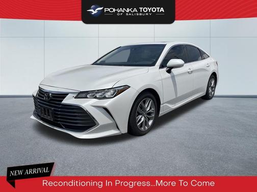 Pearl 2019 Toyota Avalon XLE